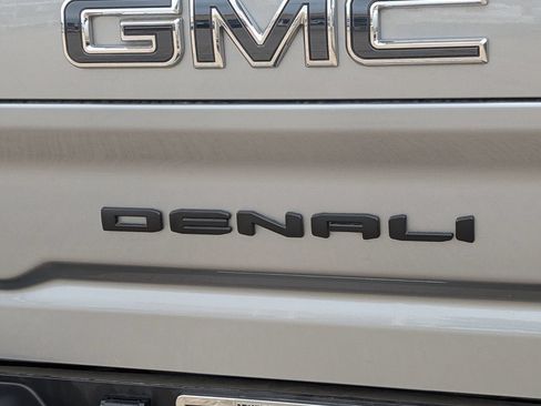 Used 2024 GMC Sierra 2500 Denali Ultimate AWD/4WD image 8