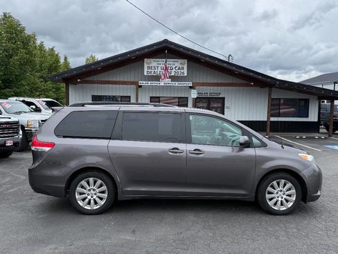 Used 2013 Toyota Sienna LE AWD/4WD image 6