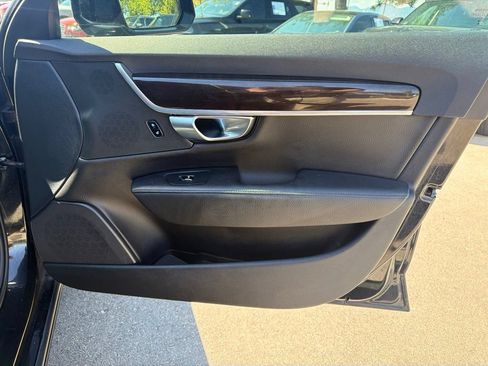 Used 2018 Volvo S90 T5 Momentum w/ Convenience Package FWD image 9
