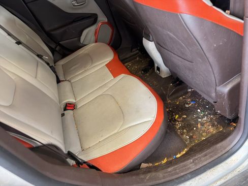 Used 2015 Jeep Renegade Limited image 12