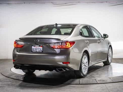 Used 2018 Lexus ES 350 w/ Luxury Package w/Wood Trim image 4