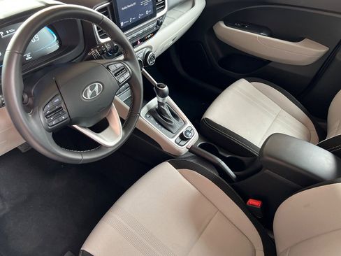 Certified 2025 Hyundai Venue SEL image 11