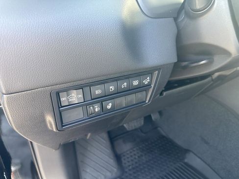 Used 2025 Toyota Tundra Limited AWD/4WD image 12