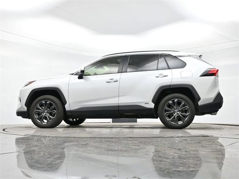 Used 2023 Toyota RAV4 XLE Premium image 30