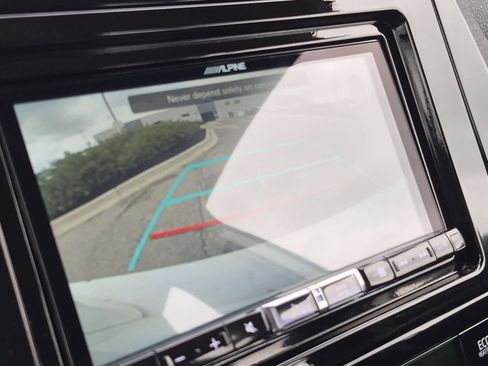 Used 2019 Toyota Prius XLE AWD/4WD image 29