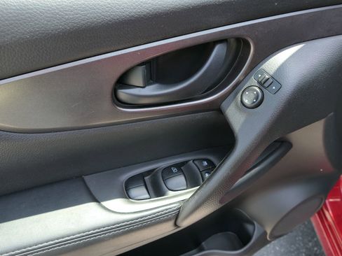 Used 2019 Nissan Rogue Sport S FWD image 13