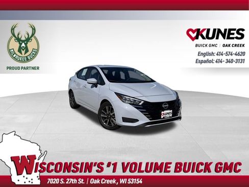 Used 2025 Nissan Versa SV image 1