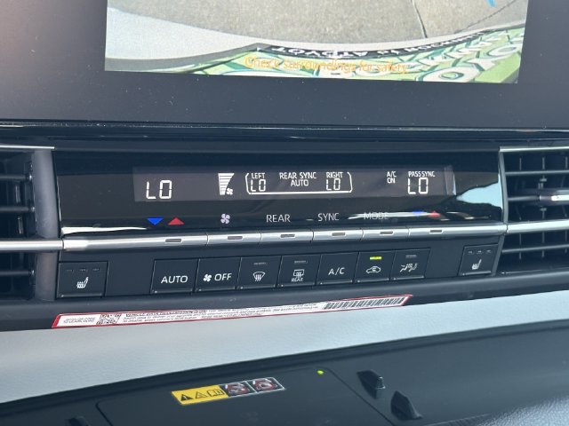 Used 2026 Toyota Sienna XLE FWD image 19