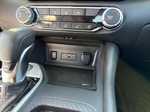 Used 2024 Nissan Sentra SV FWD image 27
