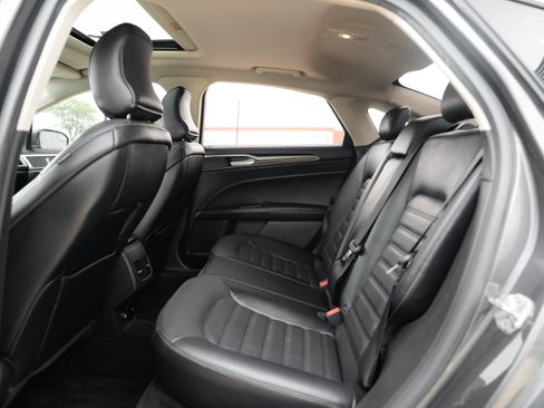 Used 2017 Ford Fusion SE w/ Equipment Group 602A FWD image 20