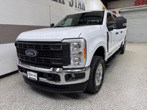 Used 2023 Ford F250 XL w/ FX4 Off-Road Package image 3