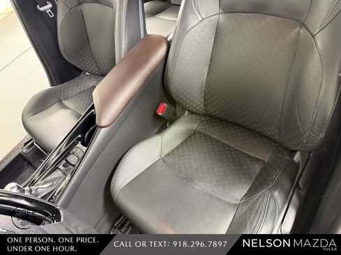 Used 2019 Toyota C-HR Limited FWD image 22