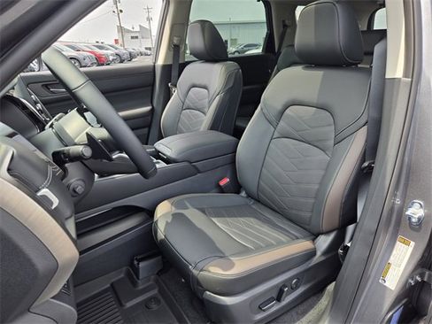 New 2025 Nissan Pathfinder Platinum w/ Black Appearance Package image 7