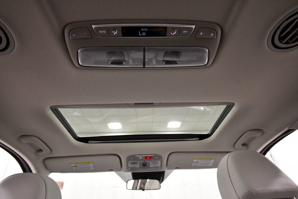 Certified 2024 Kia Telluride S w/ S Sunroof Package AWD/4WD image 16