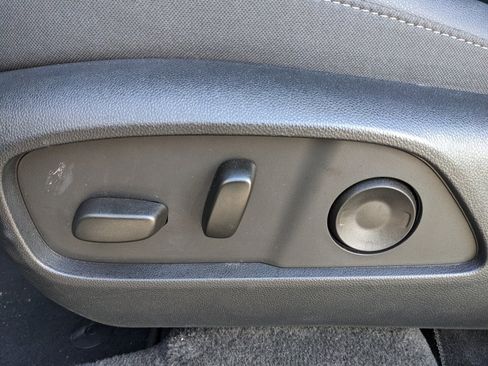 Used 2025 Chevrolet Equinox LT w/ Convenience Package II image 48