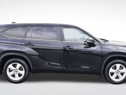 Certified 2024 Toyota Highlander LE image 5