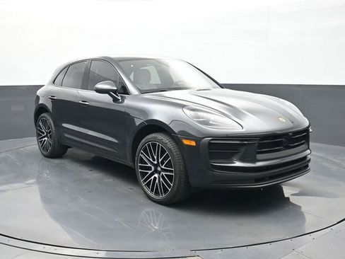 Certified 2025 Porsche Macan AWD/4WD image 25