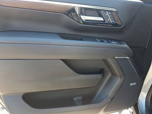 Used 2025 Chevrolet Tahoe High Country AWD/4WD image 28