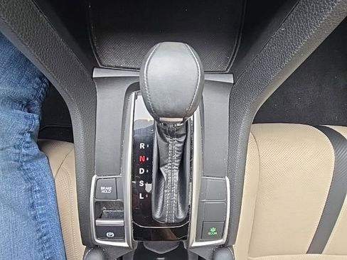 Used 2018 Honda Civic Touring image 19