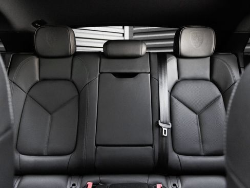 Certified 2026 Porsche Macan AWD/4WD image 26
