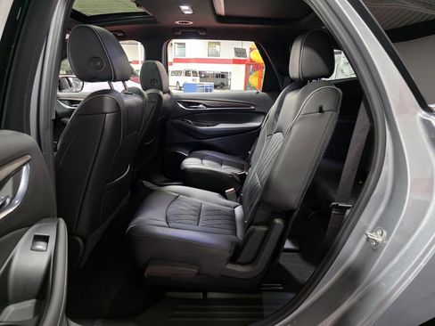 Used 2024 Buick Enclave Avenir w/ Avenir Technology Package image 21