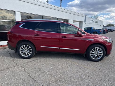 Used 2018 Buick Enclave Premium AWD/4WD image 2