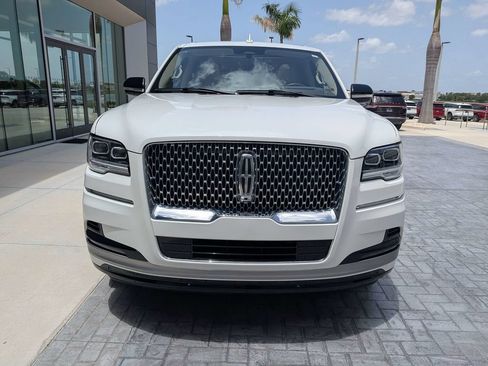 Certified 2024 Lincoln Navigator Reserve AWD/4WD image 10