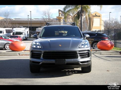 Used 2020 Porsche Cayenne E-Hybrid w/ Premium Plus Package image 2