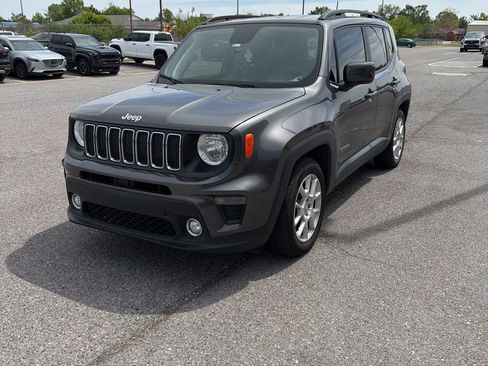 Used 2019 Jeep Renegade Latitude image 1