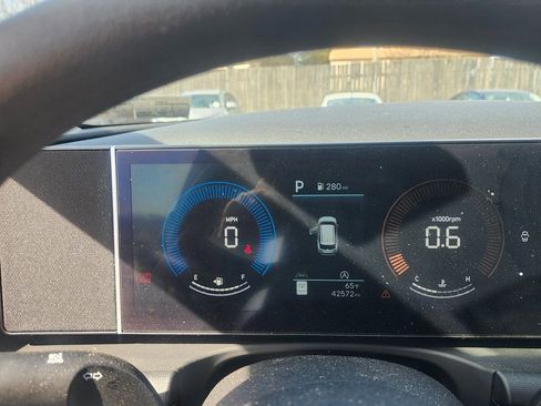 Used 2025 Hyundai Tucson SEL image 14