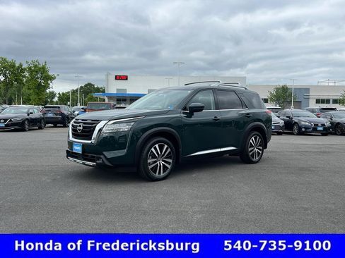 Used 2024 Nissan Pathfinder Platinum w/ Cargo Package AWD/4WD image 4