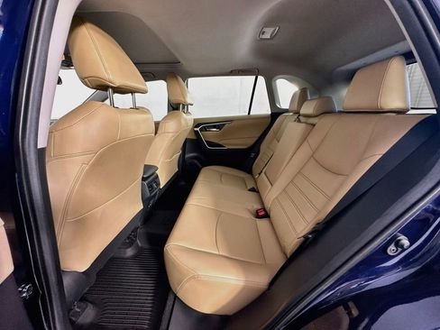 Used 2021 Toyota RAV4 XLE Premium image 36