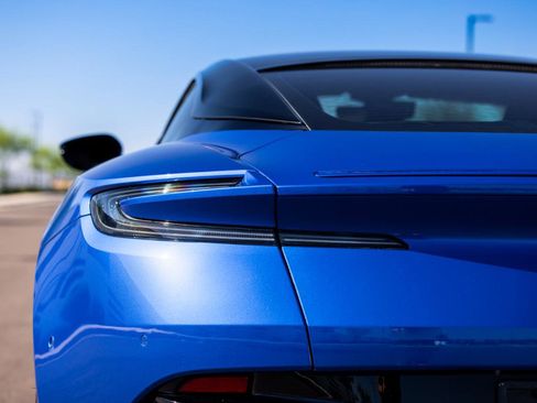 Used 2019 Aston Martin DB11 Coupe image 17