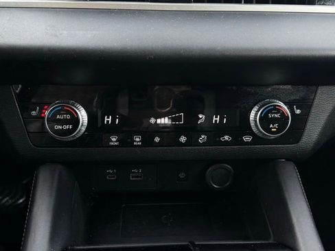 Used 2024 Mitsubishi Outlander SE image 30