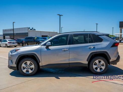 Used 2021 Toyota RAV4 XLE AWD/4WD image 2