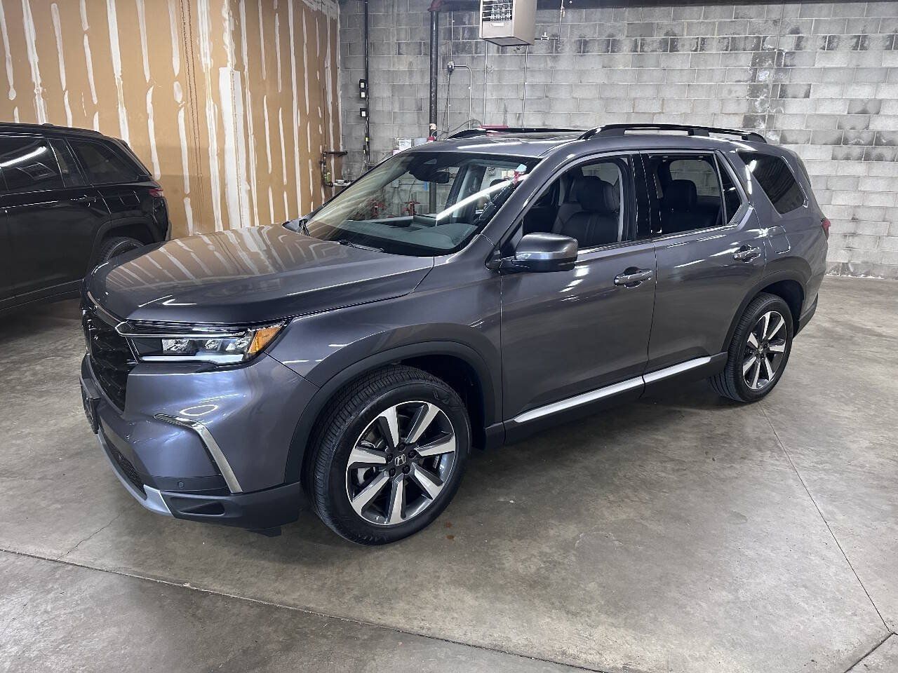 Used 2023 Honda Pilot Touring image 1