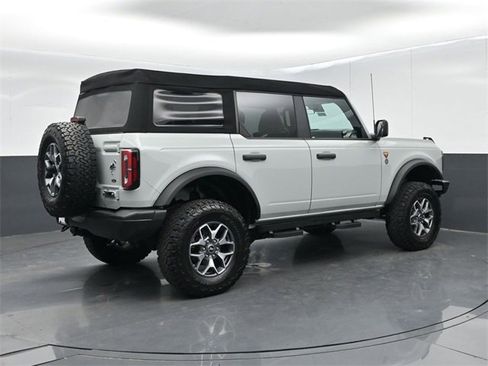 Used 2021 Ford Bronco Badlands image 8