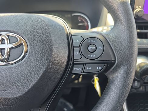 Certified 2025 Toyota RAV4 LE FWD image 21
