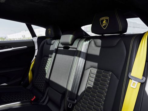 Used 2024 Lamborghini Urus S AWD/4WD image 44