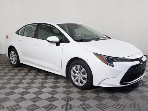 Used 2024 Toyota Corolla LE FWD image 3