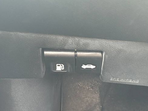 Used 2021 Nissan Versa S FWD image 11