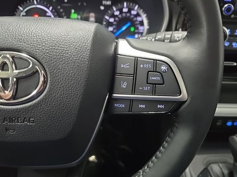 Used 2022 Toyota Highlander XLE image 21