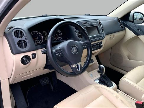 Used 2012 Volkswagen Tiguan SEL FWD image 17