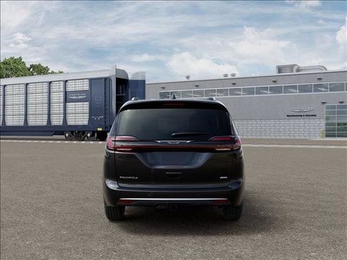 New 2027 Chrysler Pacifica Pinnacle w/ Theater Group AWD/4WD image 7