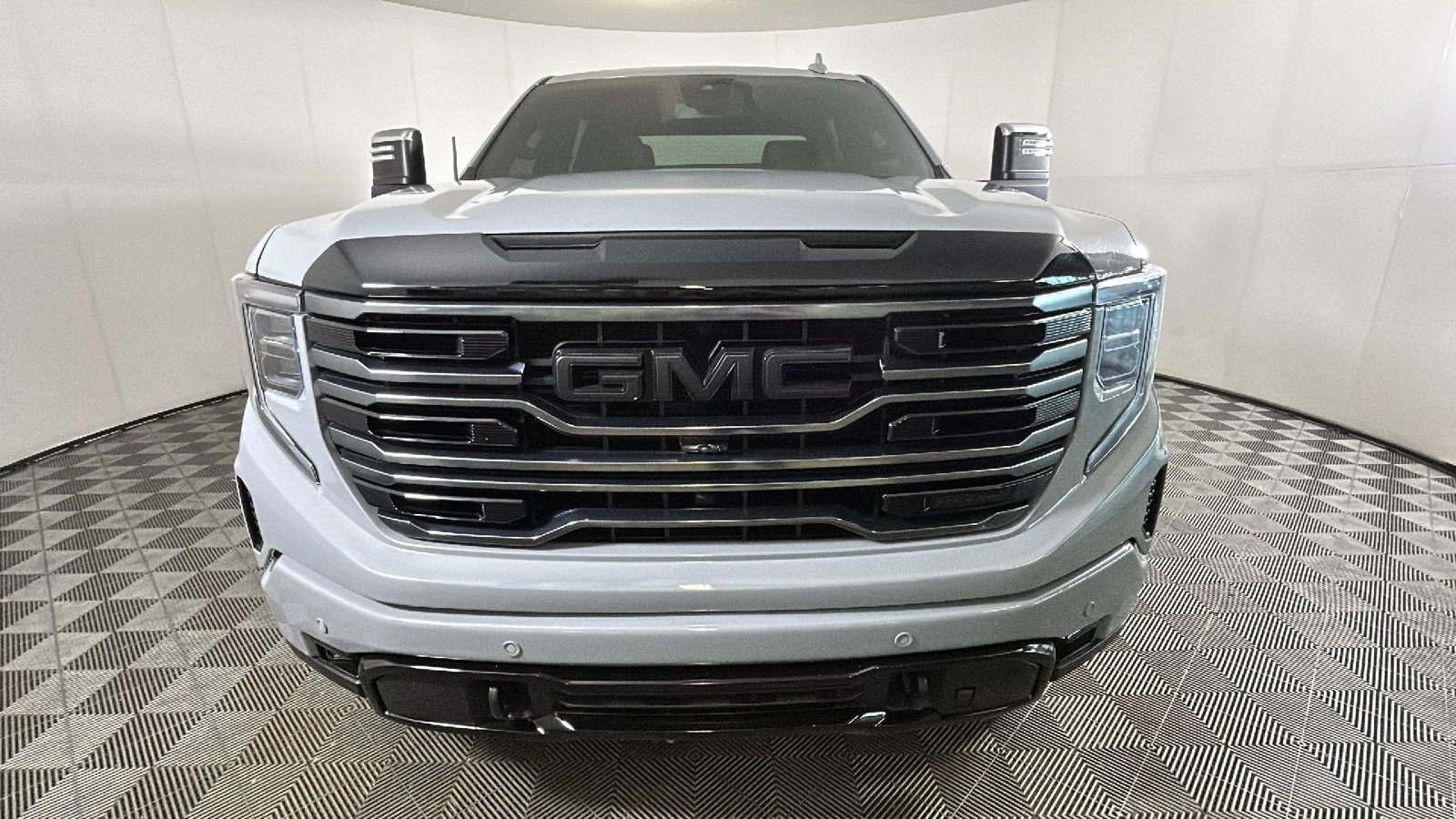Used 2025 GMC Sierra 1500 AT4 AWD/4WD image 9