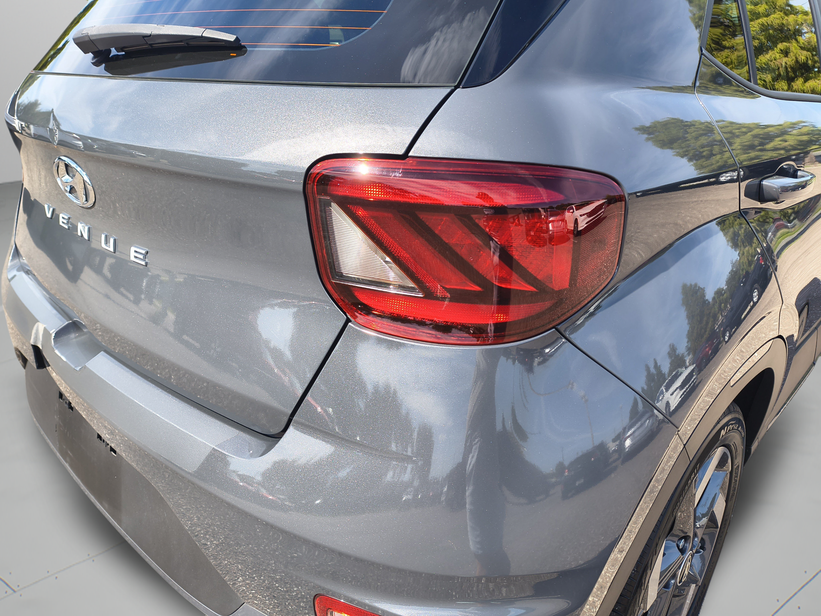 Certified 2024 Hyundai Venue Limited FWD image 31