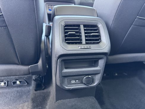 Used 2023 Volkswagen Tiguan SE w/ Panoramic Sunroof Package image 33