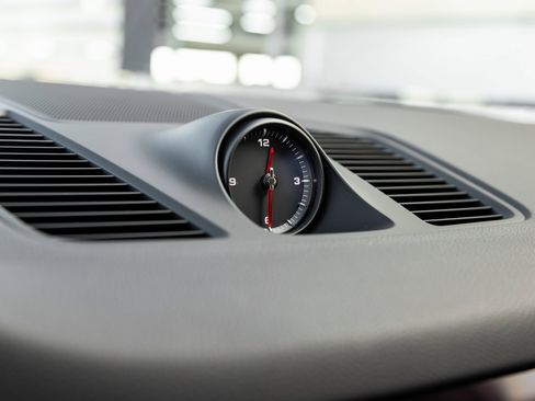 Used 2023 Porsche Cayenne Platinum Edition image 24