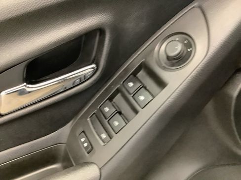 Used 2017 Chevrolet Trax LT w/ LT Convenience Package AWD/4WD image 9