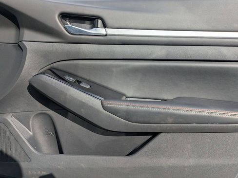 Used 2025 Nissan Altima 2.5 SR w/ SR Premium Package AWD/4WD image 32